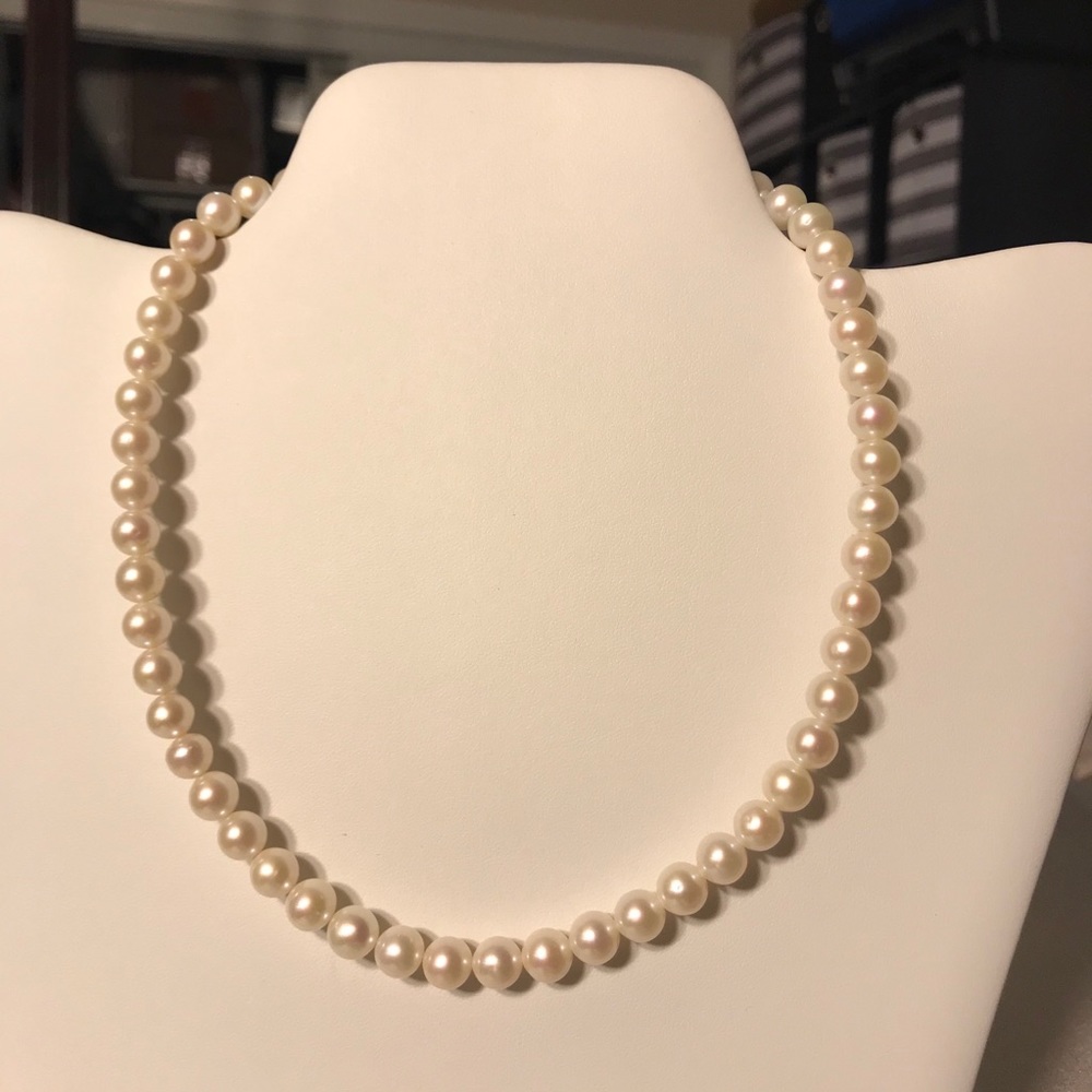 9mm Tahitian Silvery Round White Pearl Necklace